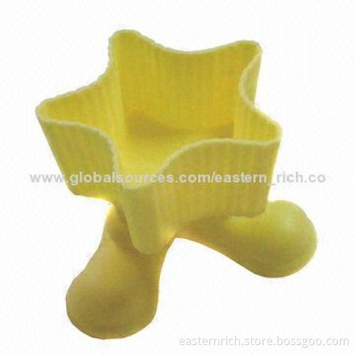 Silicone baking cup with feet, star-shape, size of 8.3x6x6.3cm